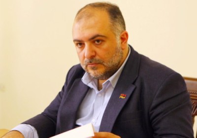 3 հաստիքի համար աշխատում էր 7 հոգի, 4-ն ոչինչ չէր անում ու ստանում էր աշխատավարձ. Աժ պատգամավոր