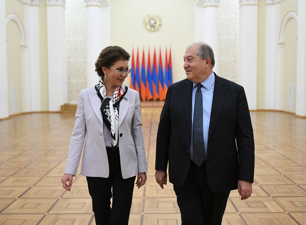 Սարգսյանը հյուրընկալել է Նազարբաևային