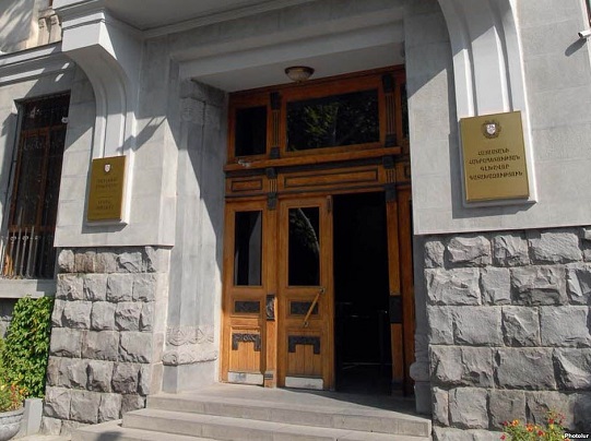 Ընդդիմությունը` Գլխավոր դատախազության դիմաց պահանջում է ձերբակալել Նիկոլ Փաշինյանին