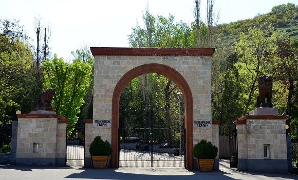 Տնօրենը հանցագործ չի, քաղմասով գալիս եք, դուռ եք պլոմբո՞ւմ. կենդանաբանական այգու աշխատակից