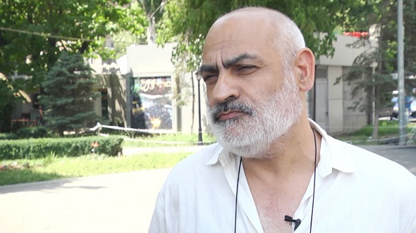 Վարդգես Գասպարին պառկել է  Ռուստամ Բադասյանի տան դիմաց