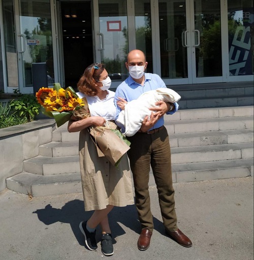 «Մենք արդեն երեքով ենք». Լենա Նազարյանի ամուսինը նորածին որդու հետ լուսանկար է հրապարակել