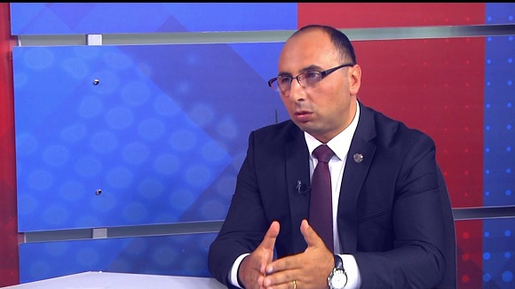 «Բաքվում հայտնի պուրակի մոմե արձանների հեղինակն այս անձն է». Կարեն Հովհաննիսյան