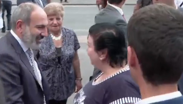 «Ես քեզի «Օդնոկլասսնիկով» դրուզյա եմ․ ամեն օր բացիկներ եմ ուղարկում». կանանցից մեկը՝ Նիկոլ Փաշինյանին
