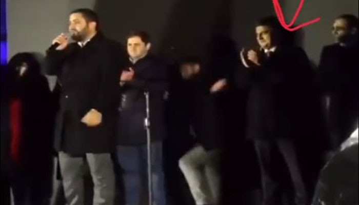 Ինչպես է ՔՊ-ականը վայր ընկնում բեմահարթակից