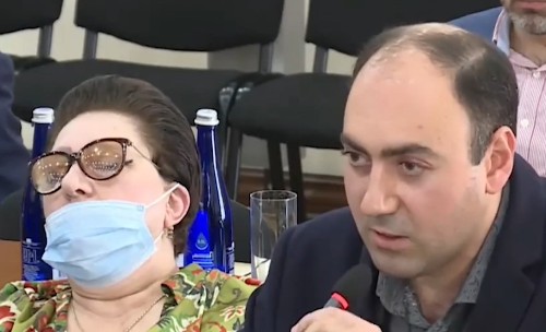 Ավագանու անդամը քնից վեր թռավ՝ ելույթ ունեցողի պատճառով