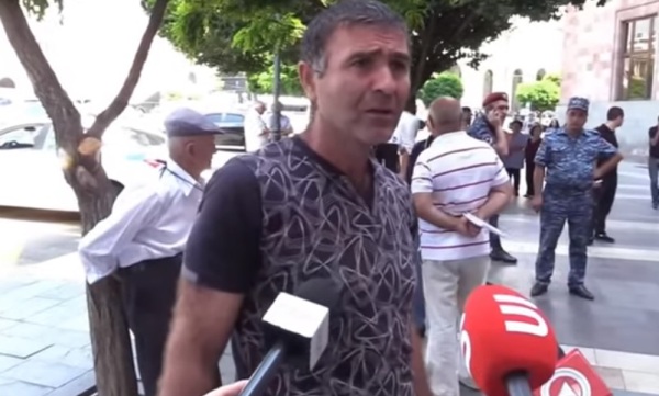 Ձեռք եք առնու՞մ, իմ երեխեն հուղարկավորված չի․ անհետ կորած զինվորի հայր