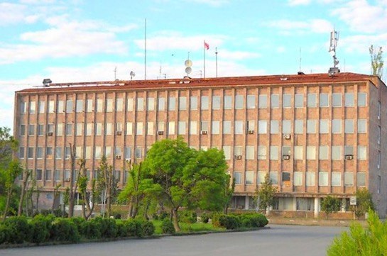 Լոշտ Էդոն նռնակով մտել է Մասիսի համայնքապետարան` սպառնալով պայթեցնել շենքը