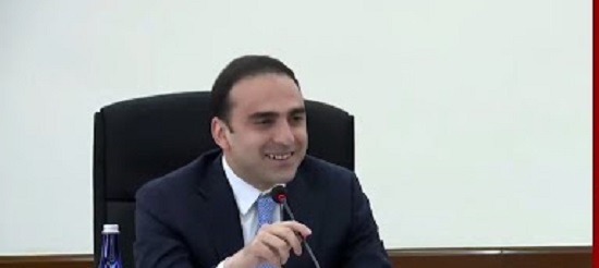 Քաղցր բամբակ է առգրավվել, ինչքան էլ ցավալի է ասել..․ Ավինյանը ժպիտով ընդունեց աշխատակցի զեկույցը