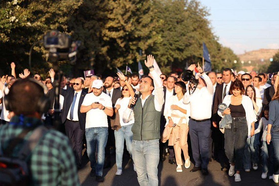 Եթե որոշեք՝ ևս 5 տարի դուք ասեք, իսկ մենք` անենք, ընտրատեղամասերում վերցրեք 2-րդ քվեաթերթիկը. ՔՊ երթը