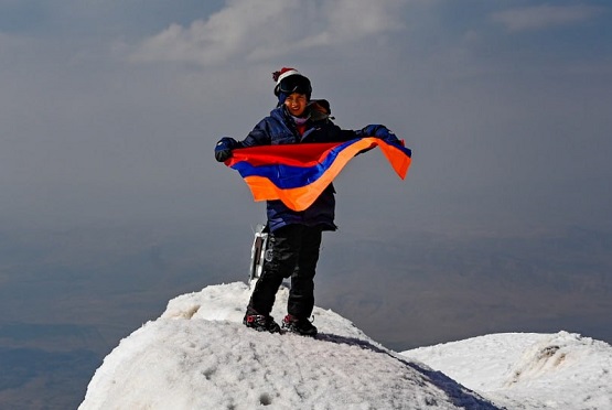 9-ամյա Վարդանը նվաճել է Արարատը և դարձել պատմության մեջ ամենափոքր լեռնագնացը, ով բարձրացել է բիբլիական գագաթը