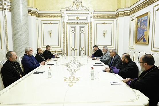 Փաշինյանի հետ հանդիպած հոգևորականներից 2-ի սկանդալային ձայնագրություններ է հայտնվել համացանցում