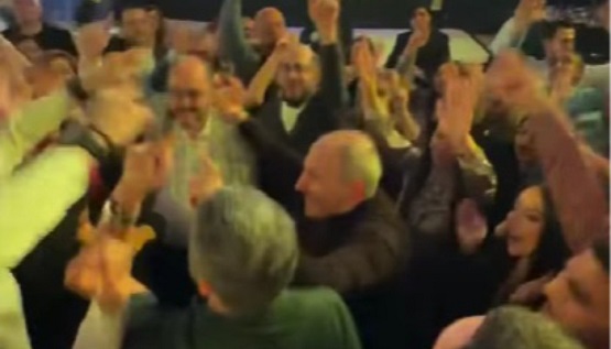 Ինչպես է Նիկոլ Փաշինյանը «տժժում» թիմակիցների հետ