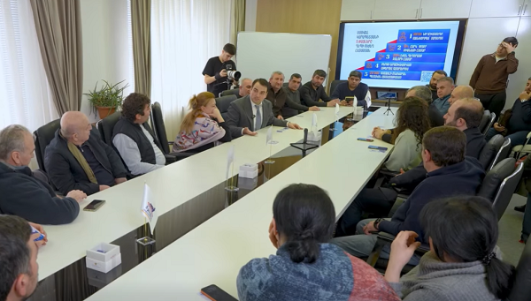 Նարեկ Կարապետյանը հանդիպել է փոքր բիզնեսի ներկայացուցիչների հետ