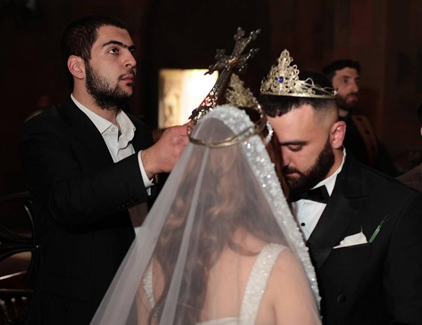 44-օրյա պատերազմում վիրավորում ստացած Էրիկ Եղյանն ամուսնանում է․․․Կնքահայրը Հովհաննես Ծառուկյանն է