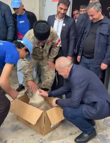 Եզդիական համայնքում Ռոբերտ Քոչարյանին գամփռ նվիրեցին