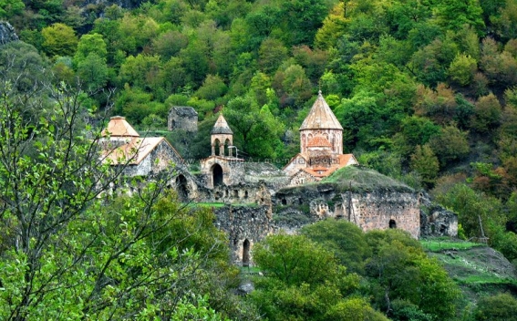 Երգիչ Վարդան Բադալյանն արտասվում էր Դադիվանքում